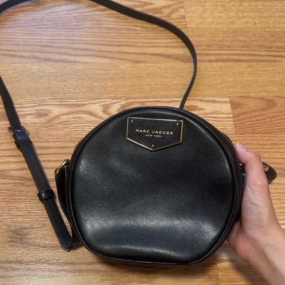 Marc Jacobs Voyager circle crossbody - Picture 1 of 7